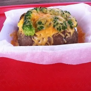 Broccoli and Cheddar Baked Potato (Batata Assada Recheada de Brcolis com Cheddar)
