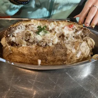 Philly Cheese Steak Baked Potato (Batata Assada Recheada de Philly Steak com Queijo)