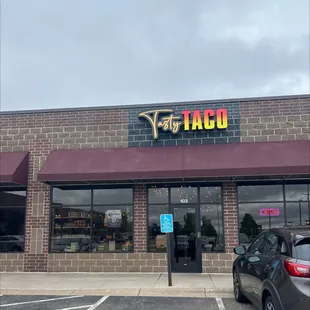 the outside of a taco shop