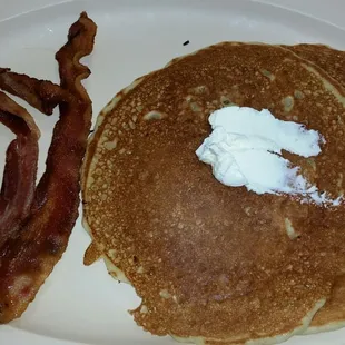 Hot cakes and bacon