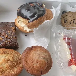 Chocolate cream puff  Brownie walnut  Banana nut muffin  Apple cinnamon muffin  Strawberry cheesecake