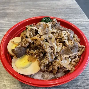 GyuDon Beef Bowl (Japanese beef bowl) (TikTok: @justandyvu)