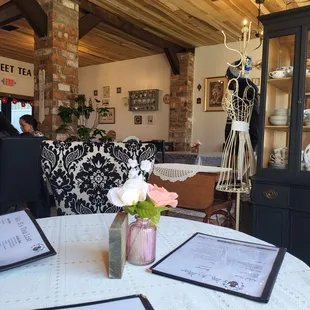 sushi and sashimi, interior