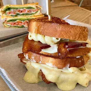 Creamy Gouda Mac N Cheese and Pesto Melt