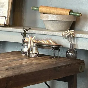 Quaint yet artsy decor