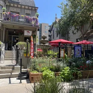 Entrance. Super cute!