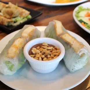 Tofu spring roll with peanut sauce