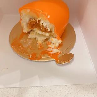 White chocolate mousse with mango