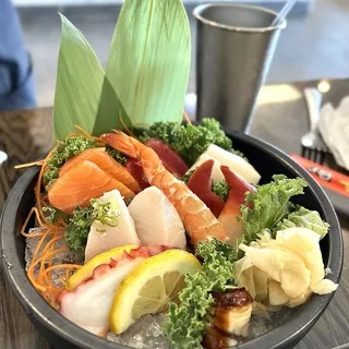 J60. Sashimi Deluxe