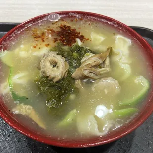 Pickled cabbage and port intestines noodle