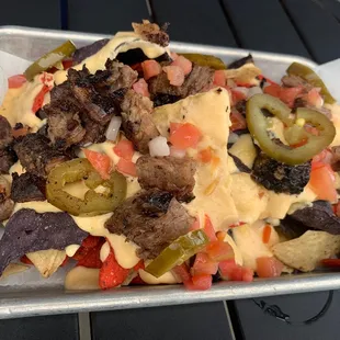 a tray of nachos