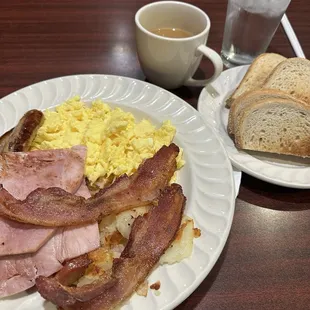 Big breakfast. Hashbrowns hiding but plenty and perfect.