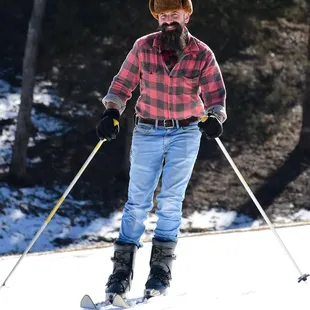 Mt. Crescent offers ski and snowboard rentals, lessons, and sledding.