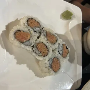 Bland (ok) sushi spicy tuna..