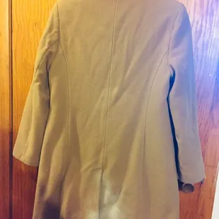 Notice the white mark in the lower bottom. The lower left is a shadow.