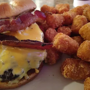 Bacon cheese burger w/tots