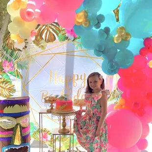 Now we offer circle garland with backdrop contact us