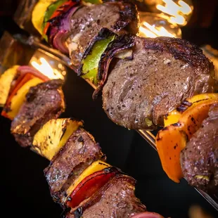 La Espetada:
22 oz picanha, pineapple, onion, pepper, truffle fries and arepas.