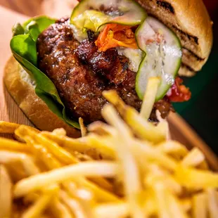 Mu Burger:
7 oz premium patty, blue cheese, lettuce, sun-dried tomatoes, housemade pickles, bacon gastrique, truffle fries.