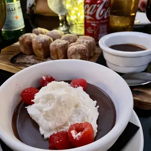 Budini pudding and doughscits