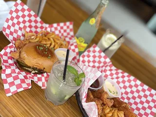 Shaw's Patio Bar & Grill