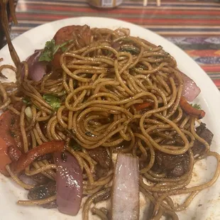 Tallarin saltado con Carne
