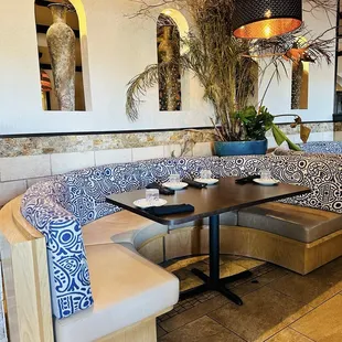 sushi and sashimi, interior