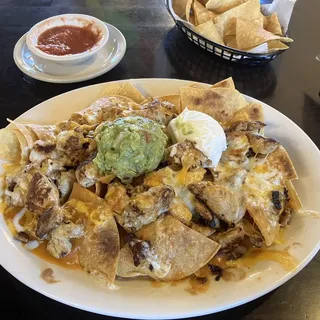 Mucho Mas Nachos with Grilled Chicken