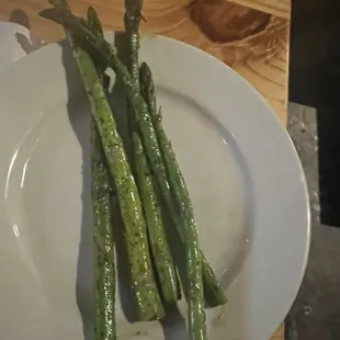 Side of grilled asparagus: delicious and the only item that arrived hot.