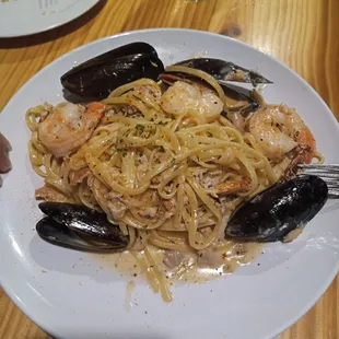Look close... 2 clams each, 1.5 shrimp... THE REST WAS FREAKIN' NOODLES!!! THIS WAS $21.99. WHAT A RIP OFF! LOOK AT THE SMALL SERVING...