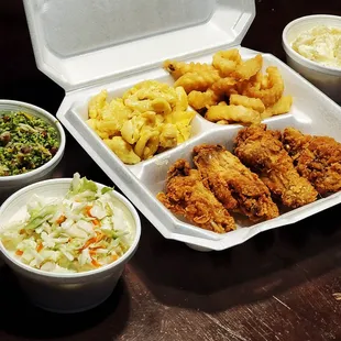 food, chicken wings and fried chicken