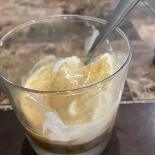 Vanilla affogato