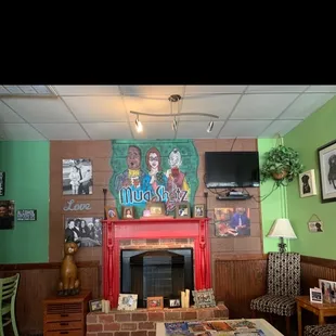 Amazing paintings here.Amazing comfort