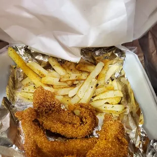 Catfish basket... not a wow factor but I will give a B for price and taste.