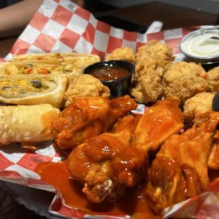 food, fried chicken wings, poultry, bbq wings, chicken wings, fried chicken, bbq chicken, chicken wings and fried chicken, chicken