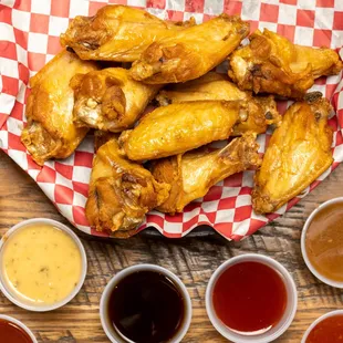 bbq chicken, fried chicken wings, bbq wings, fried chicken, chicken wings and fried chicken, chicken, chicken wings, poultry, food