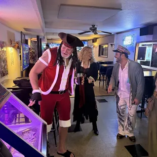 Audience learning about BONUS HOLE