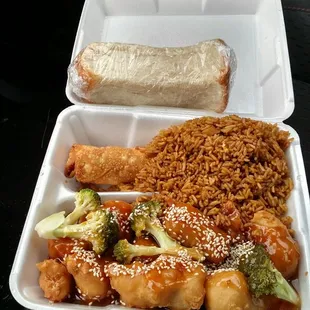 Sesame chicken w/sauce lunch combo.