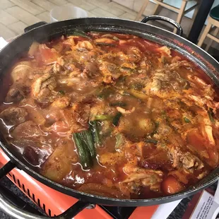 Tak dori tang (spicy chicken stew)
