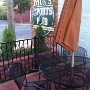 Muk&apos;s Sports Pub Outdoor Patio