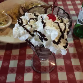 Homemade Oreo Cream Dirt Cake