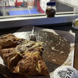 Sorry I was to excited about eating the pizza and didn't get a nice shot of the pie before I dug in.