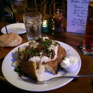 Sirloin Tips & Peas Spud