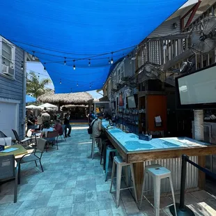 Outside bar