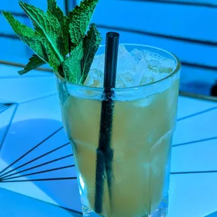dessert, drink