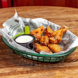 a basket of fried chicken wings