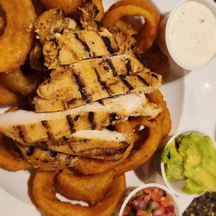 Chicken with onion rings