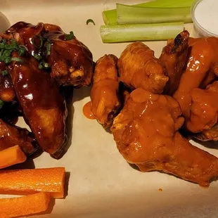 Dozen Wings Flavor: BBQ &amp; Dont Fear the Reaper (Carolina BBQ + Carolina Reaper)