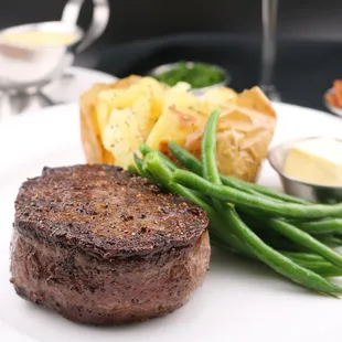 a steak and green beans