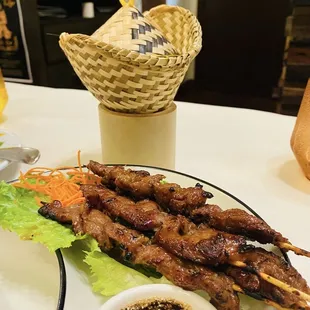 Khao niew moo ping and dipping sauce